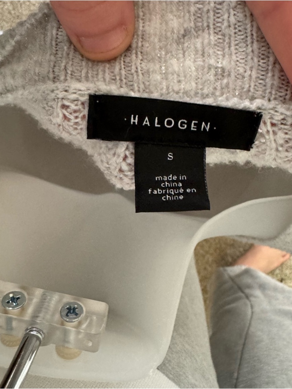 Halogen Light Gray Ribbed V-Neck Sweater Size Small - Picture 9 of 9